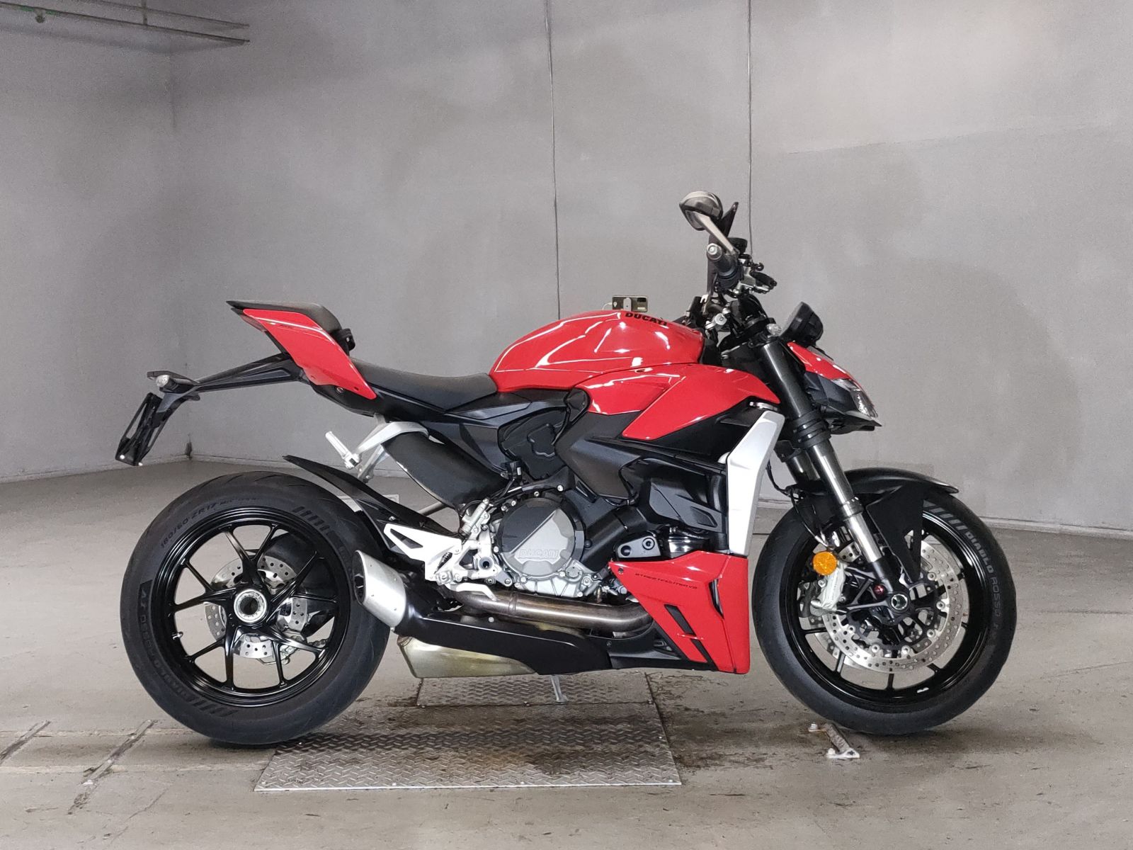 Ducati STREET FIGHTER V2 2022