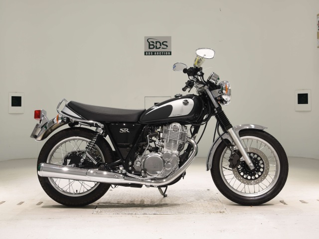 Yamaha SR400 2021