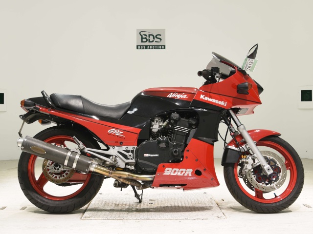 Kawasaki GPZ900R 1995