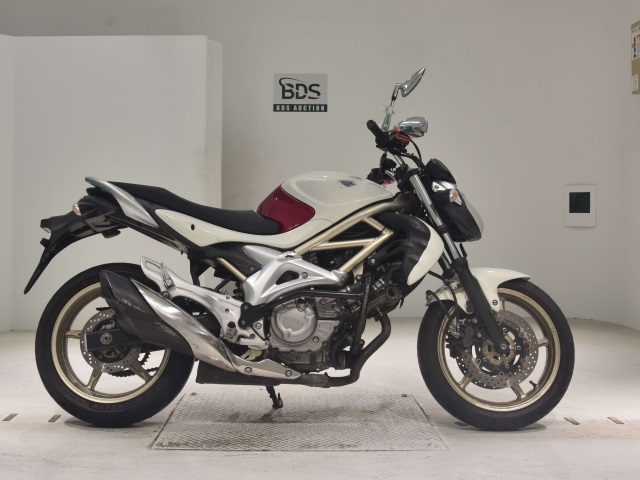 Suzuki GLADIUS SFV650 2011