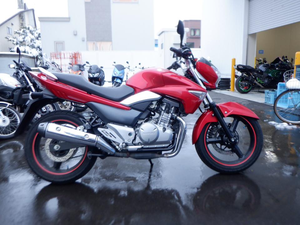 Suzuki GSR250F