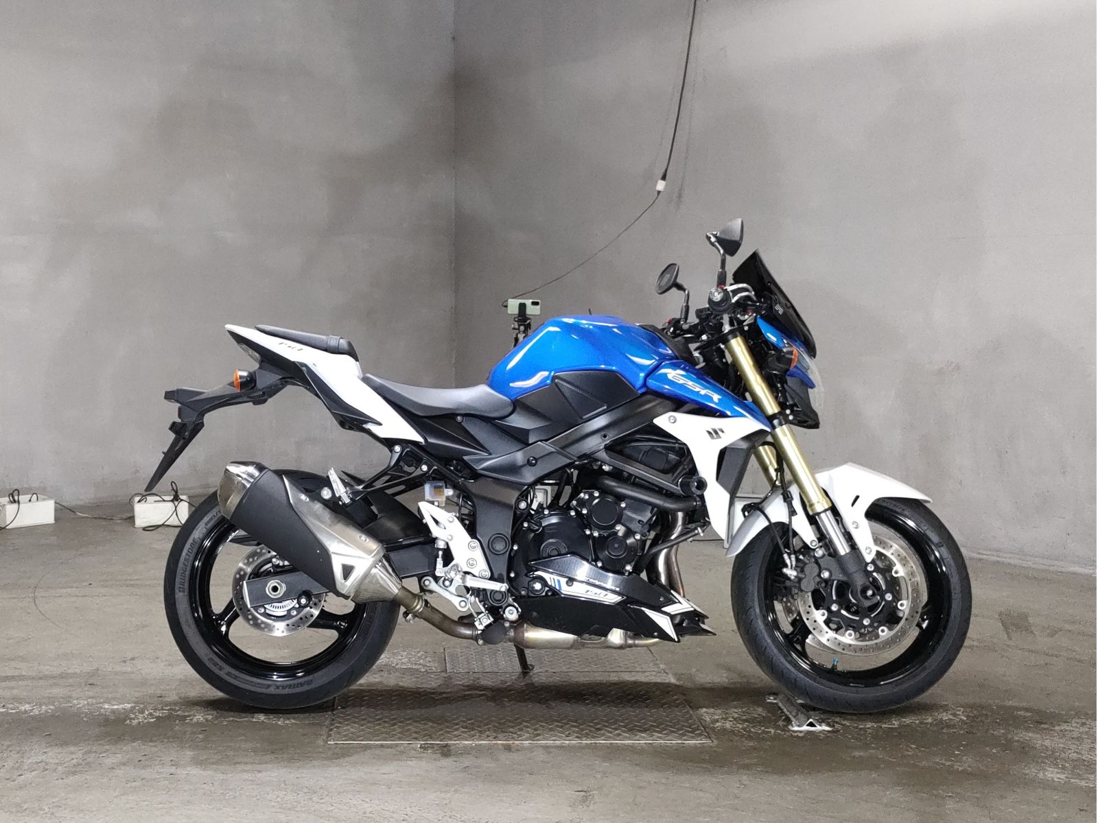 Suzuki GSR750 2014