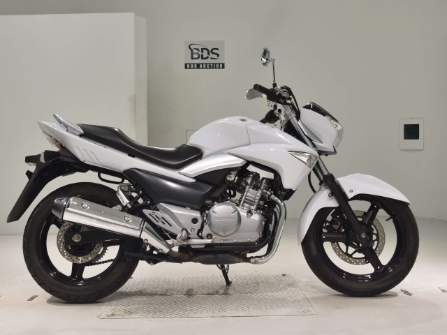Suzuki GSR250