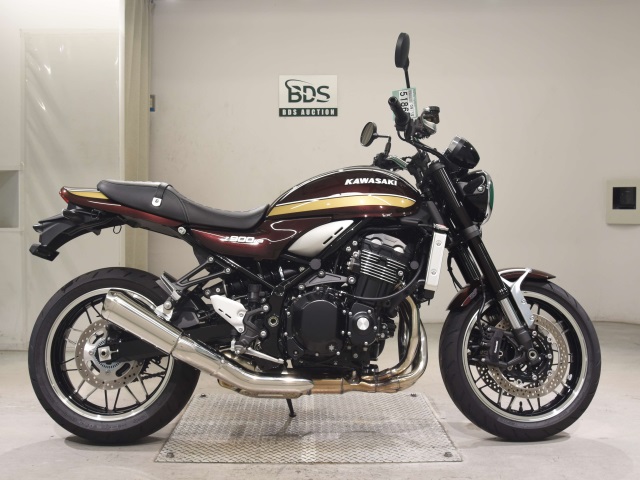 Kawasaki Z900RS 2025
