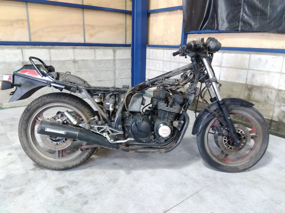 Kawasaki GPZ400 1983