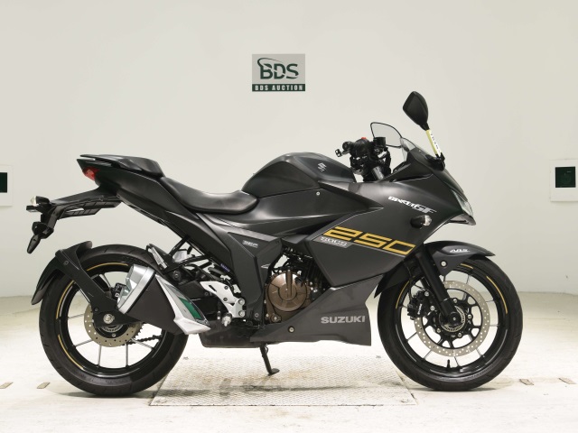 Suzuki GIXXER250SF