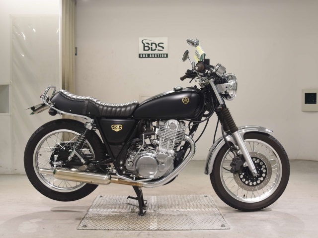 Yamaha SR400 2021