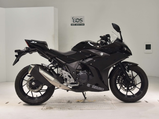 Suzuki GSX250RA