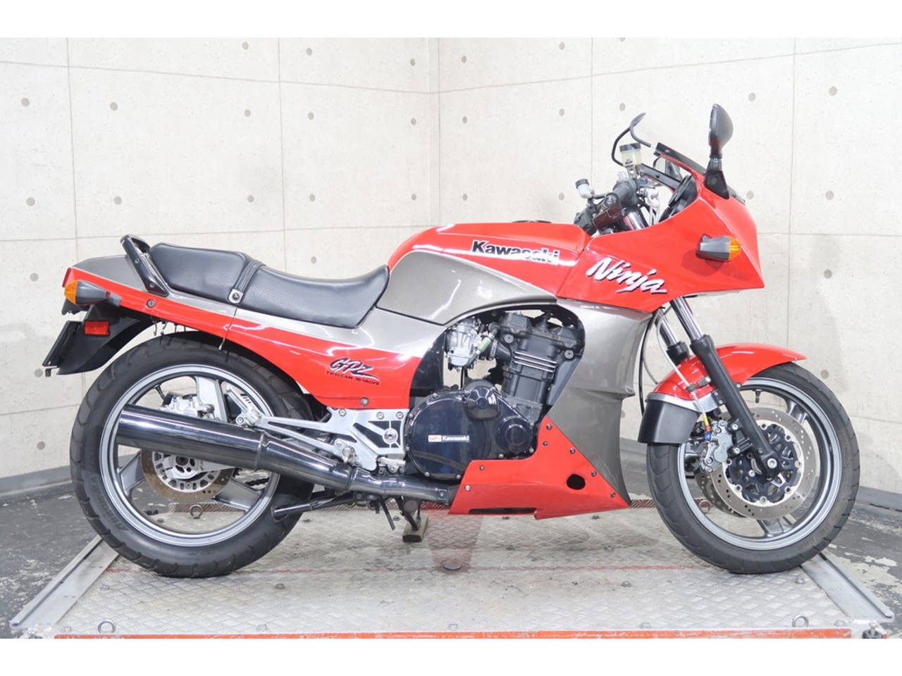 Kawasaki GPZ900R 1996
