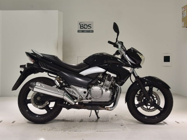 Suzuki GSR250