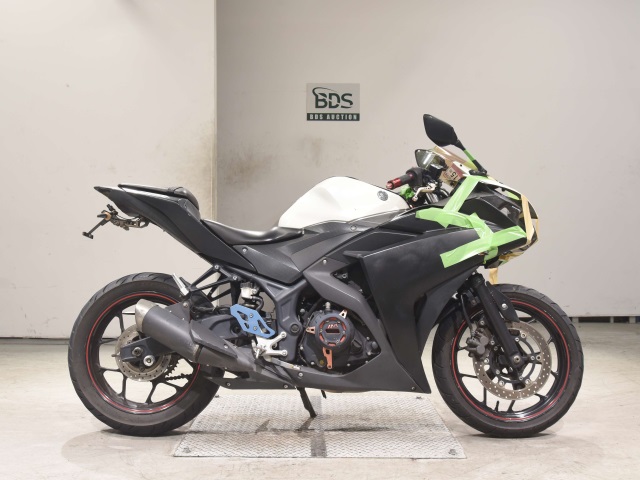 Yamaha YZF-R25 2016