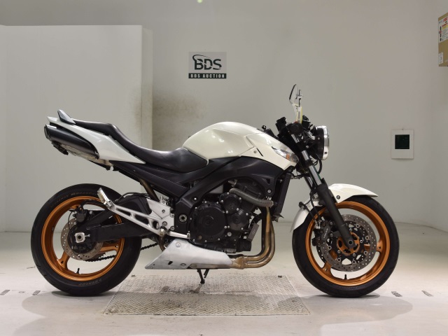 Suzuki GSR400 2012