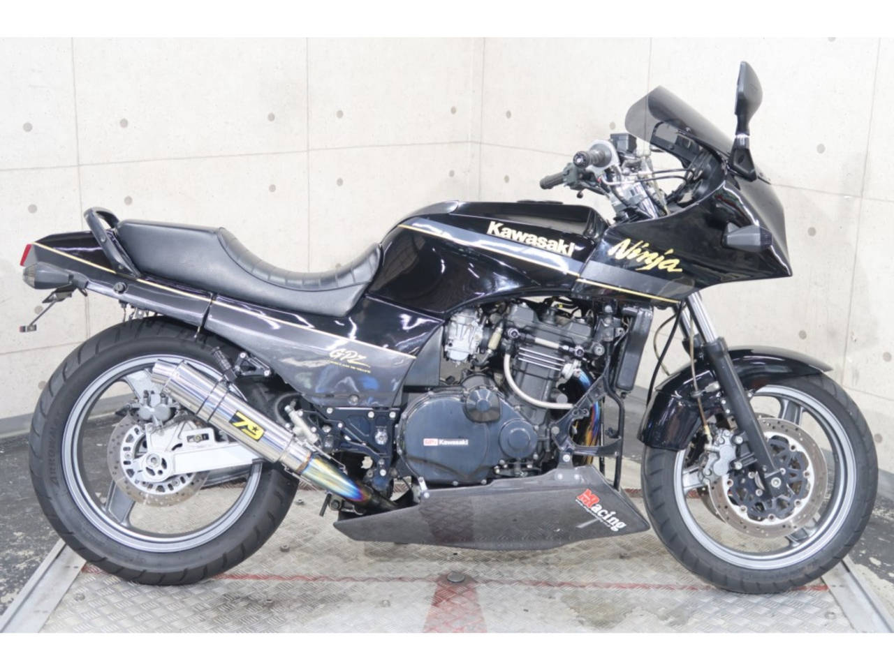 Kawasaki GPZ900R 1999