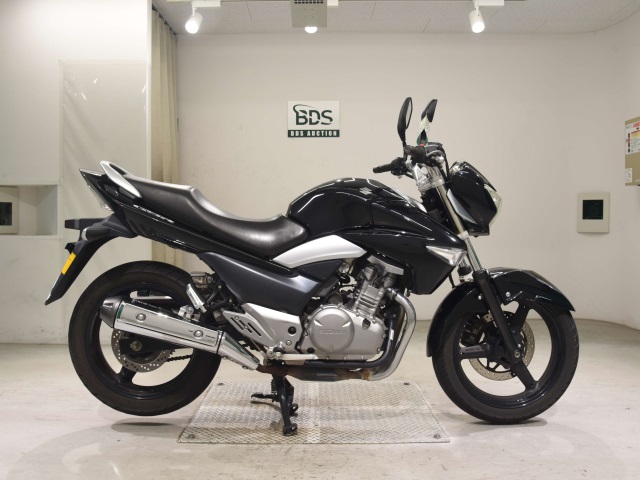 Suzuki GSR250