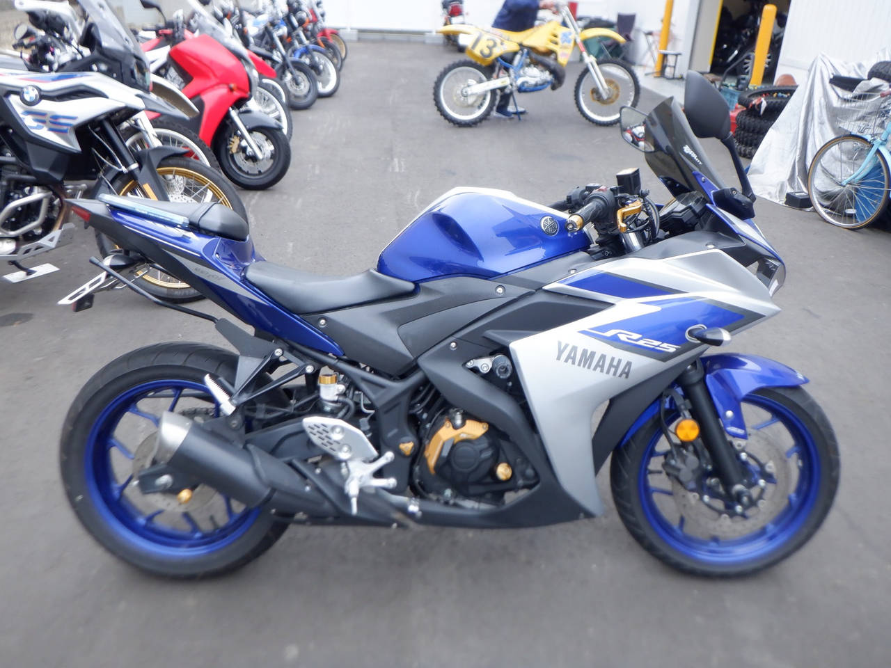 Yamaha YZF-R25A 2015