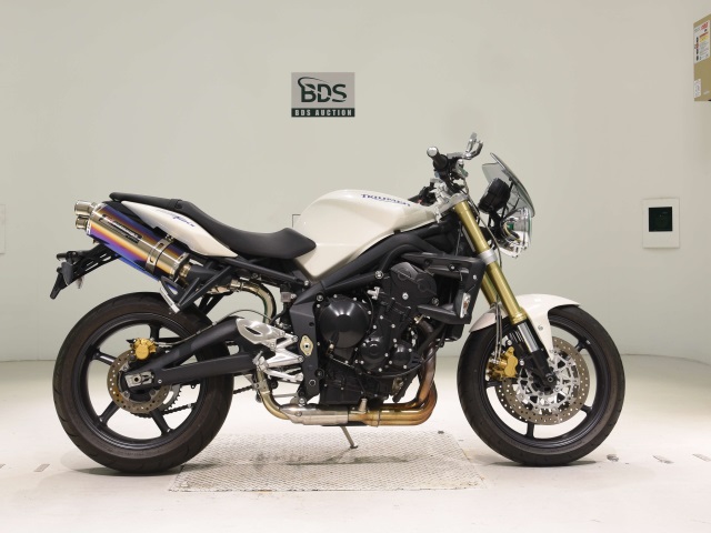 Triumph STREET TRIPLE 2010