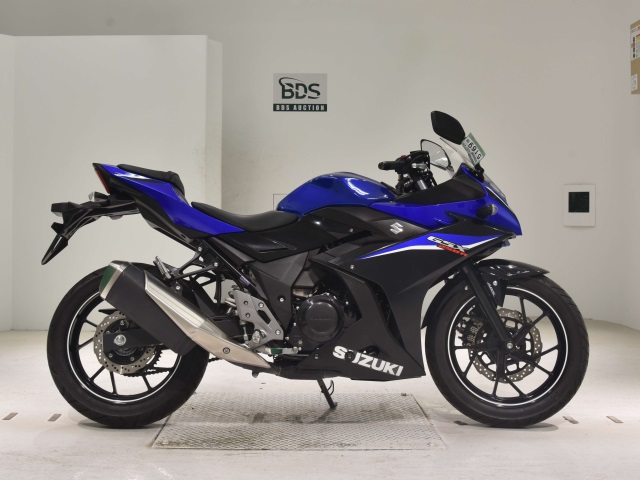 Suzuki GSX250RA