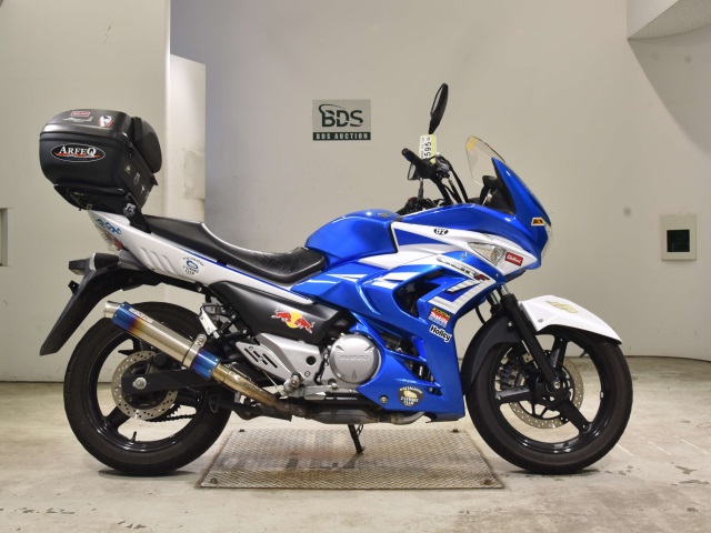 Suzuki GSR250F