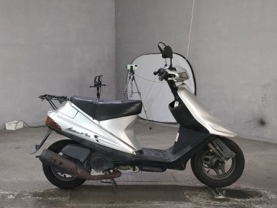 Suzuki ADDRESS V100