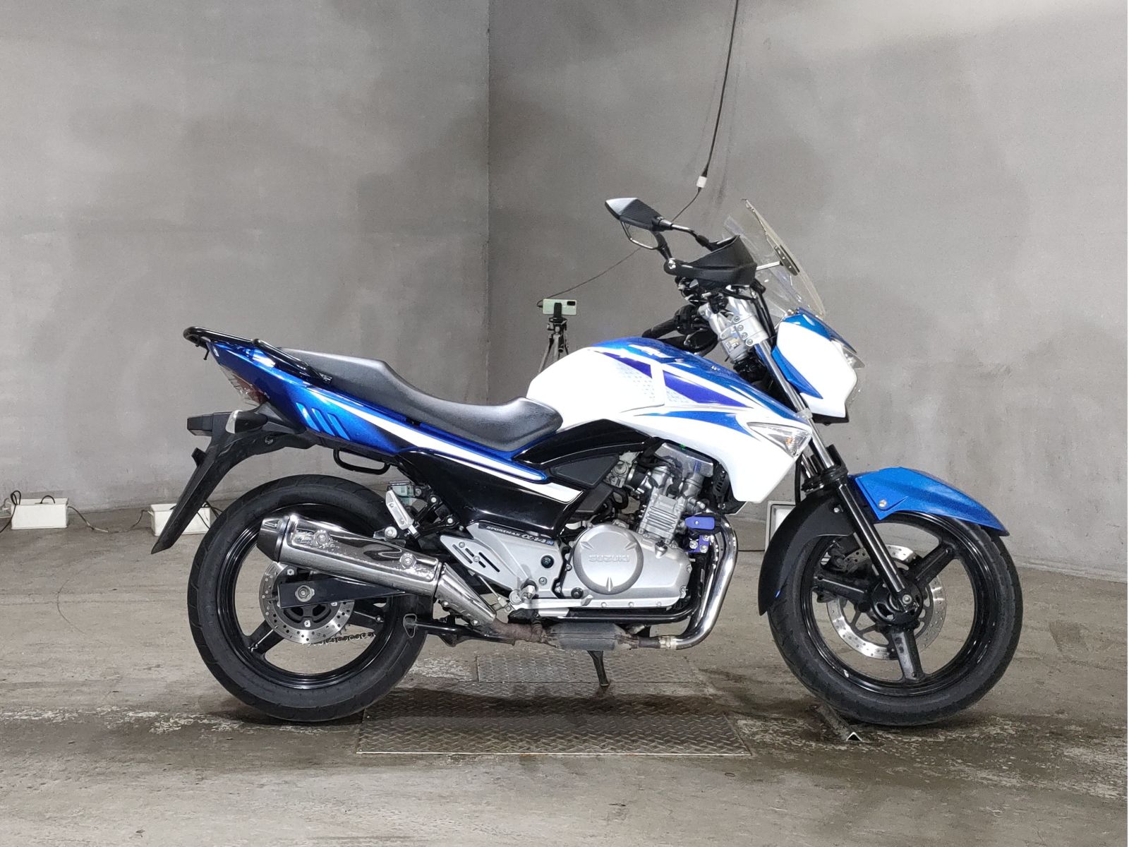 Suzuki GSR250