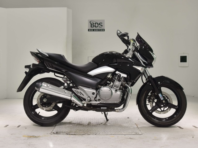 Suzuki GSR250