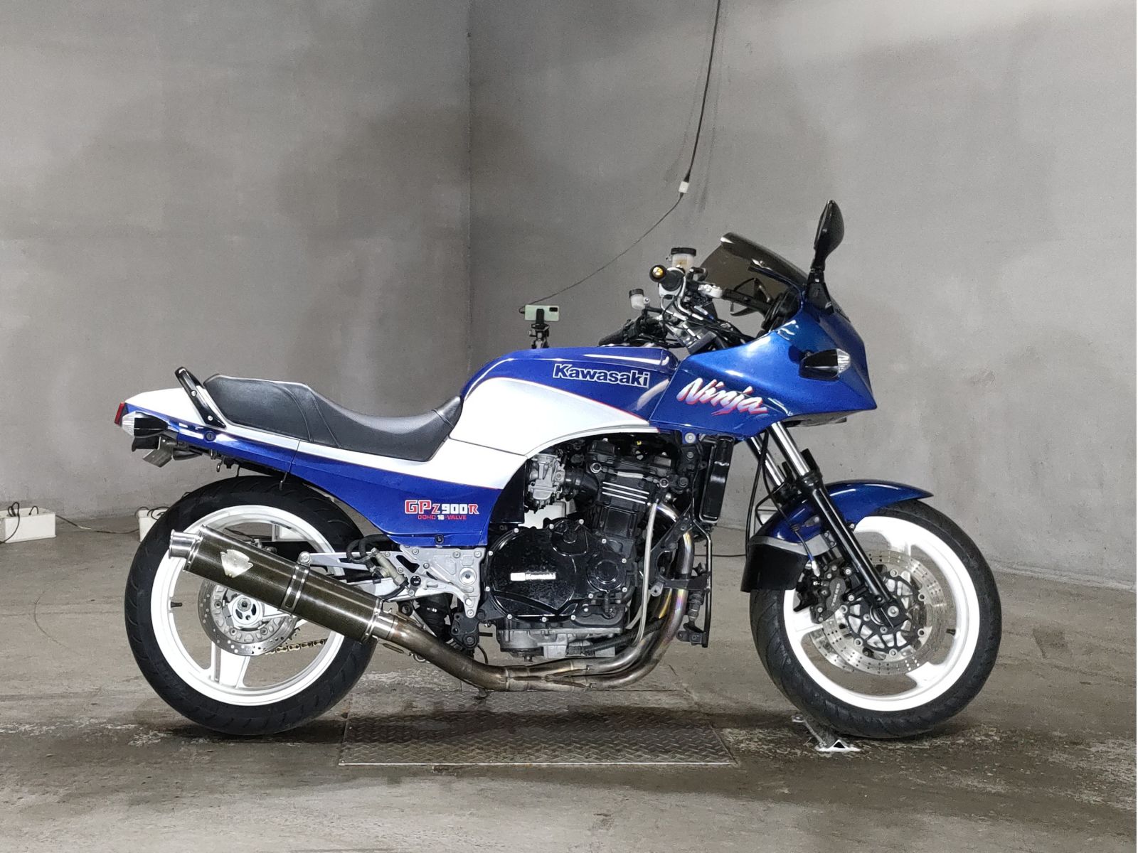 Kawasaki GPZ900R 1995