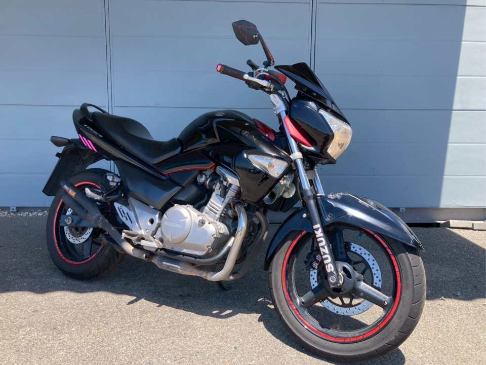 Suzuki GSR250