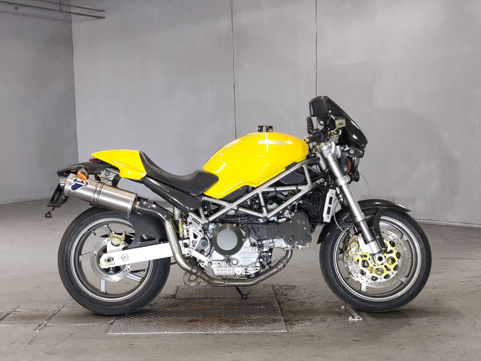 Ducati MONSTER 900 2001
