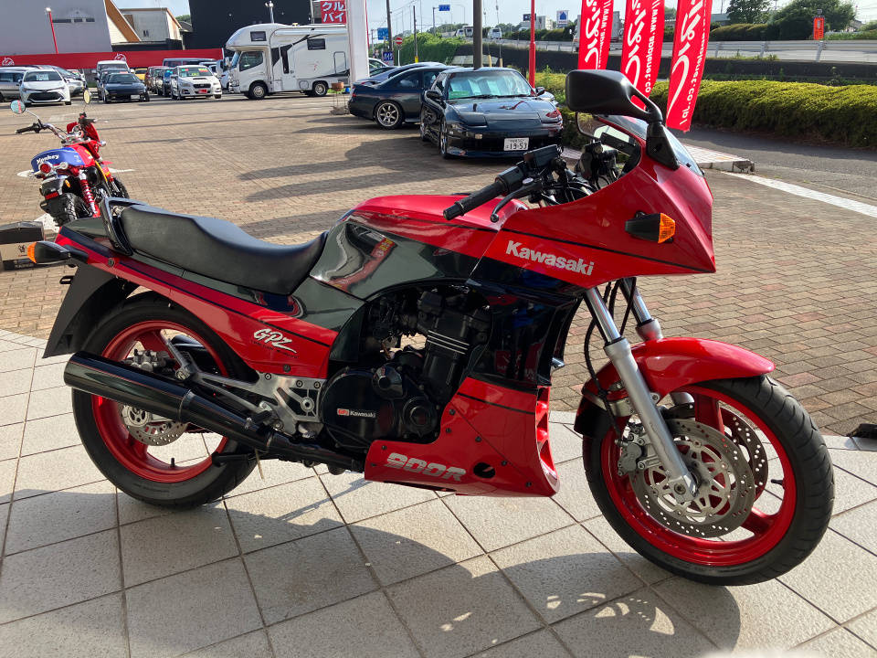 Kawasaki GPZ900R 1990