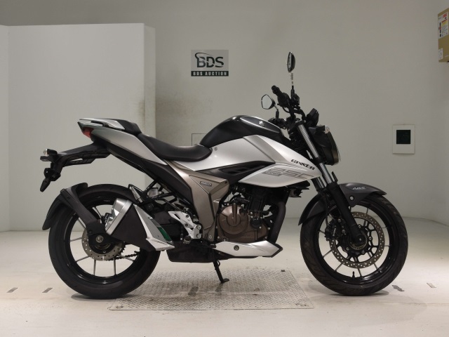 Suzuki GIXXER250