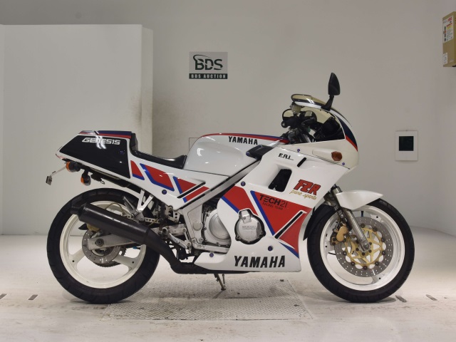 Yamaha FZR250 1987