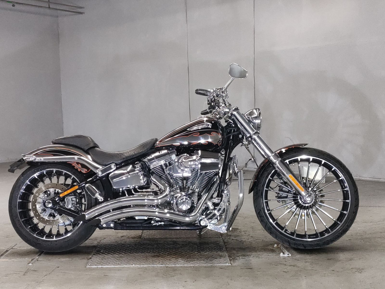 HD BREAKOUT FXSB1800 2014