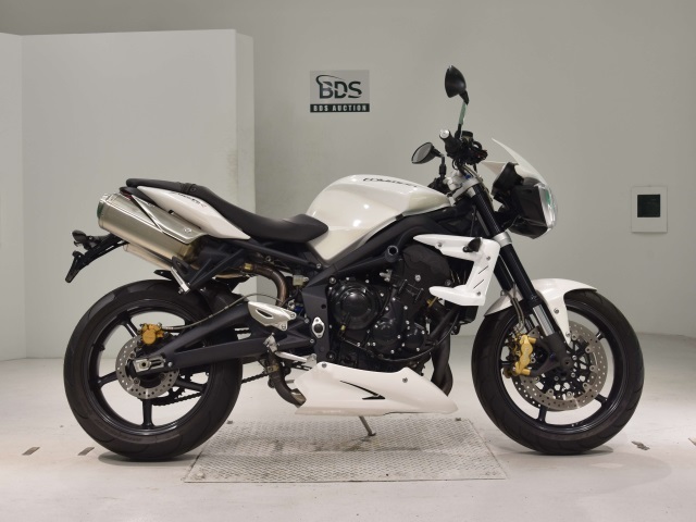 Triumph STREET TRIPLE R 2012