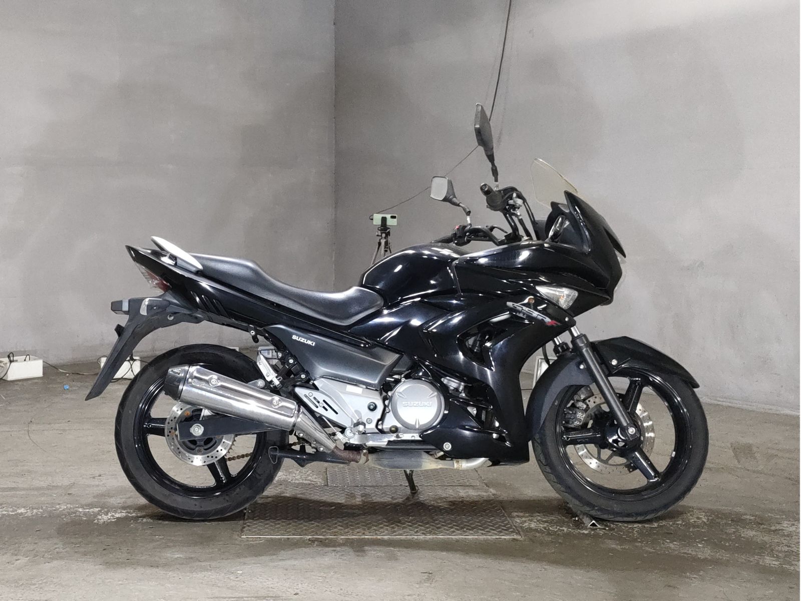 Suzuki GSR250F