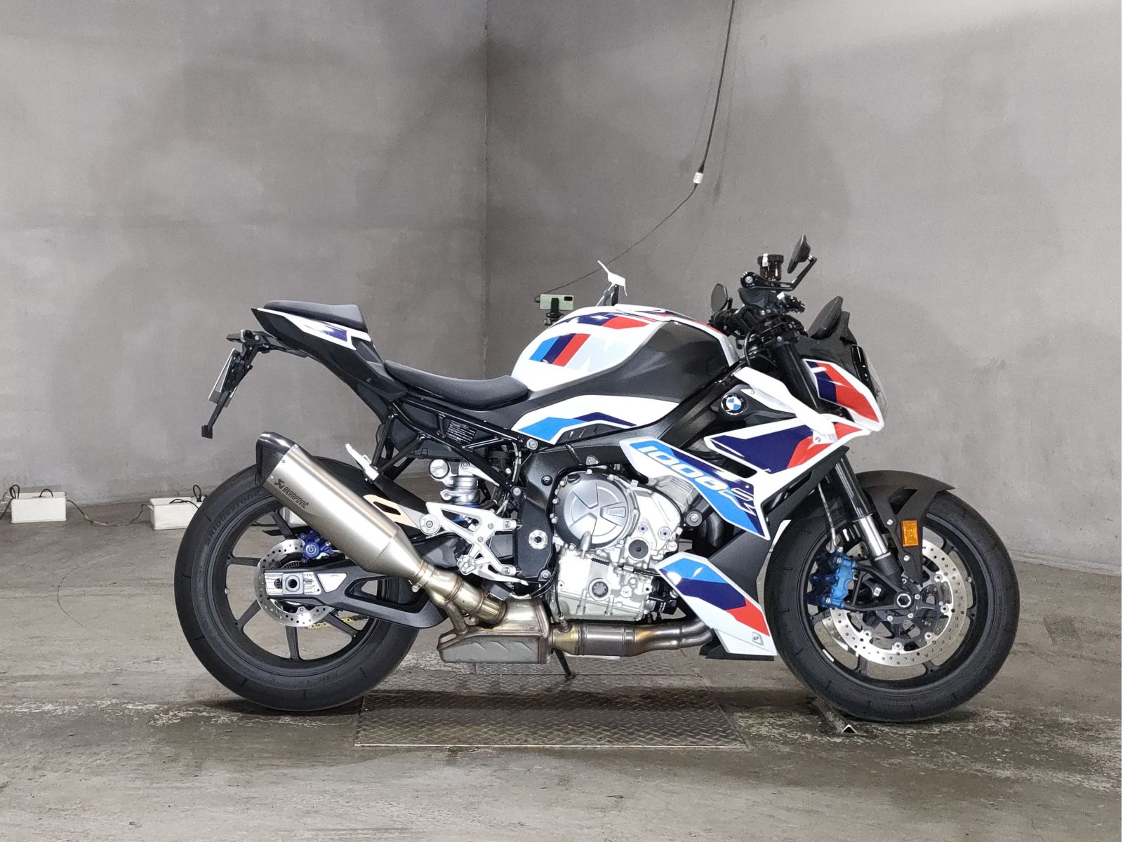 BMW M1000R 2023