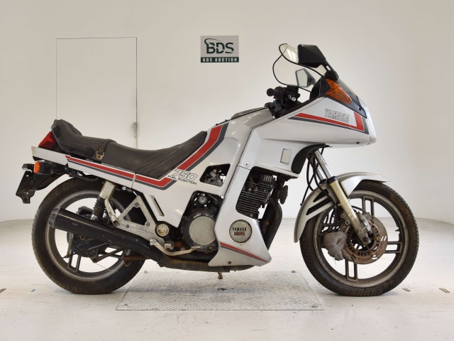 Yamaha XJ750D 1982