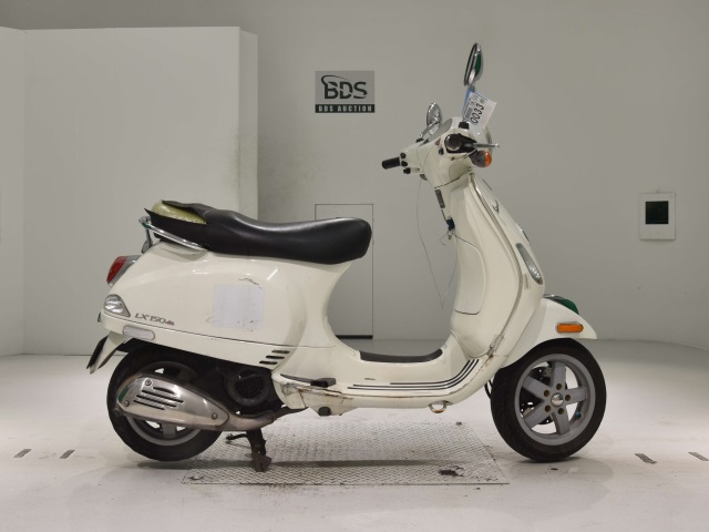 Vespa LX150IE 2011