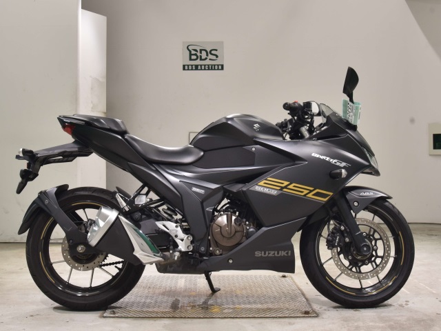 Suzuki GIXXER250SF