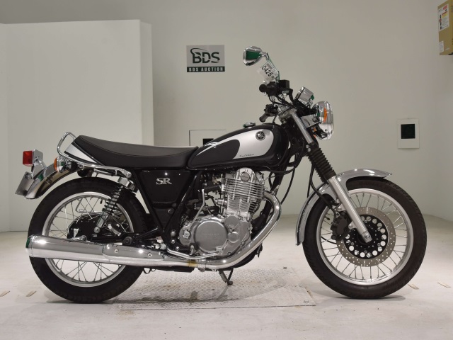 Yamaha SR400 2021