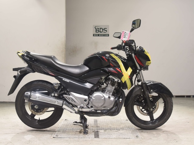 Suzuki GSR250