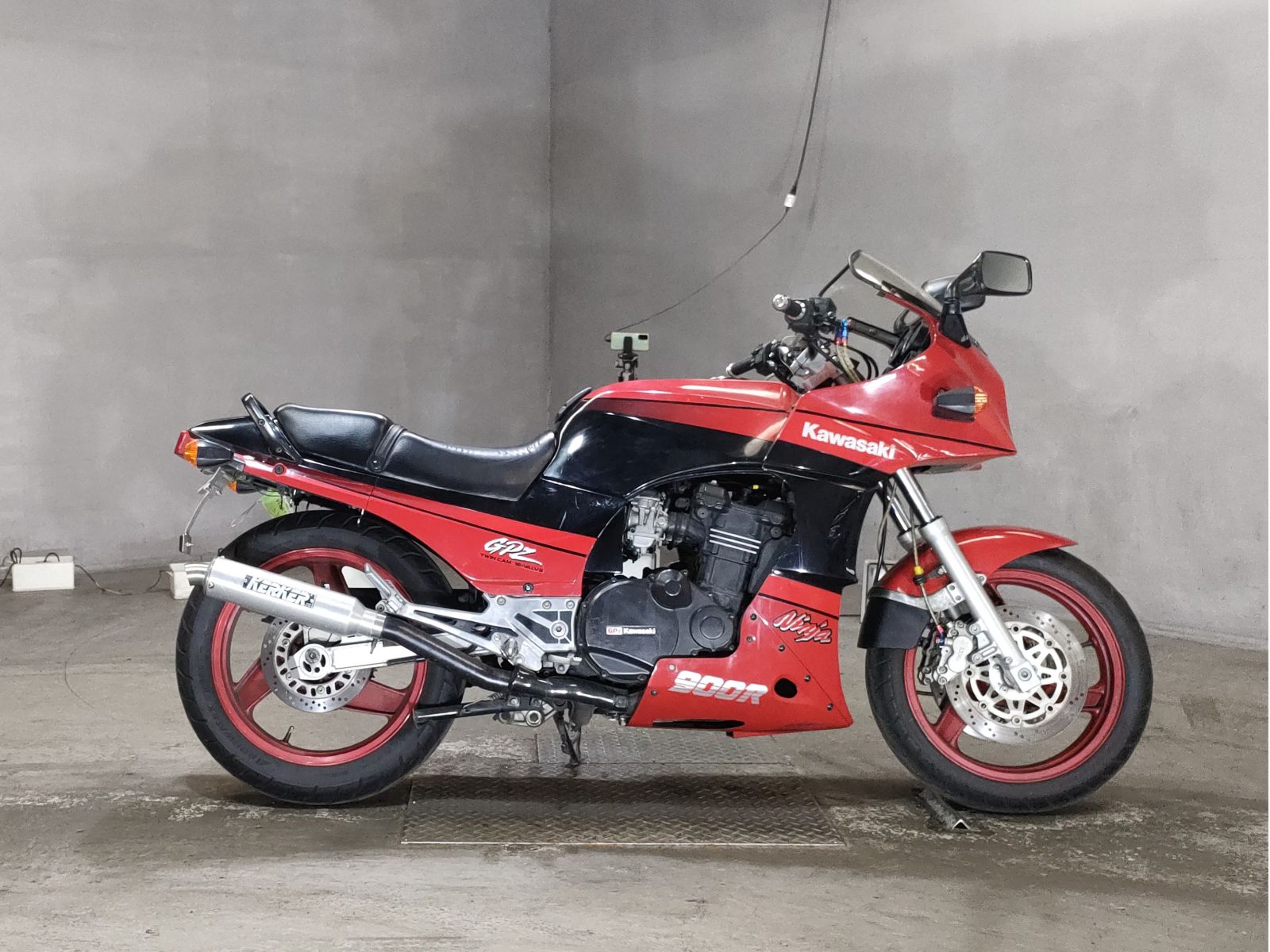 Kawasaki GPZ900R 1991