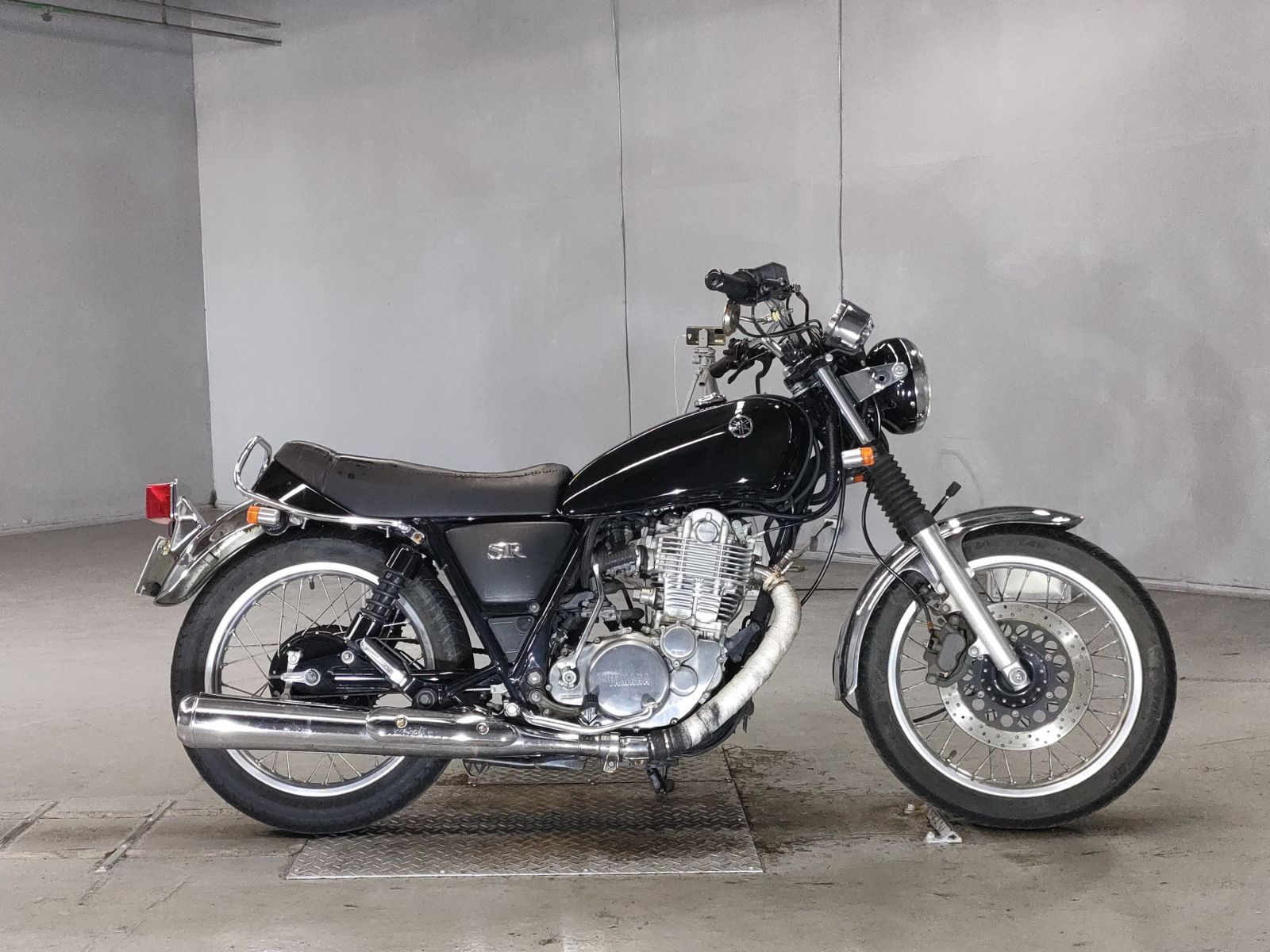 Yamaha SR400 2020