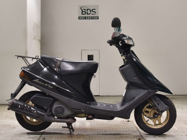 Suzuki ADDRESS V100