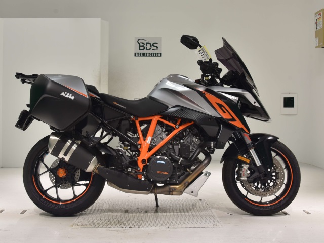 KTM 1290 SUPERDUKE GT 2018