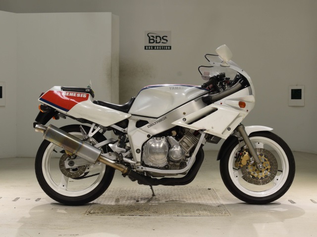 Yamaha FZR400 1988