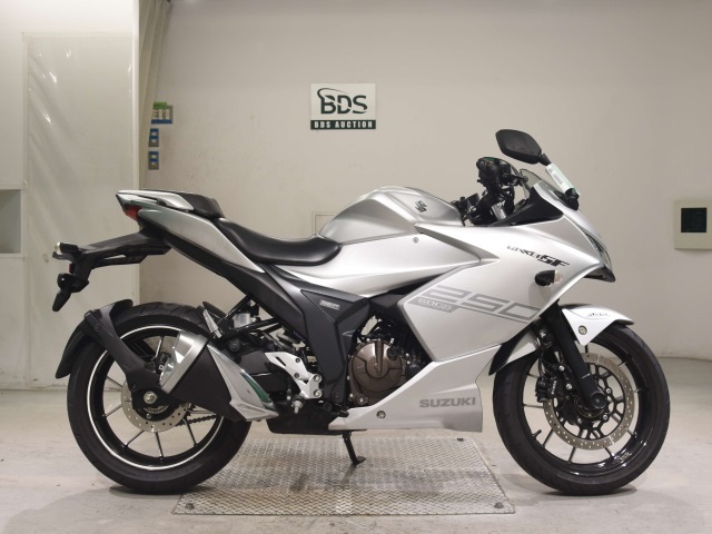 Suzuki GIXXER250SF