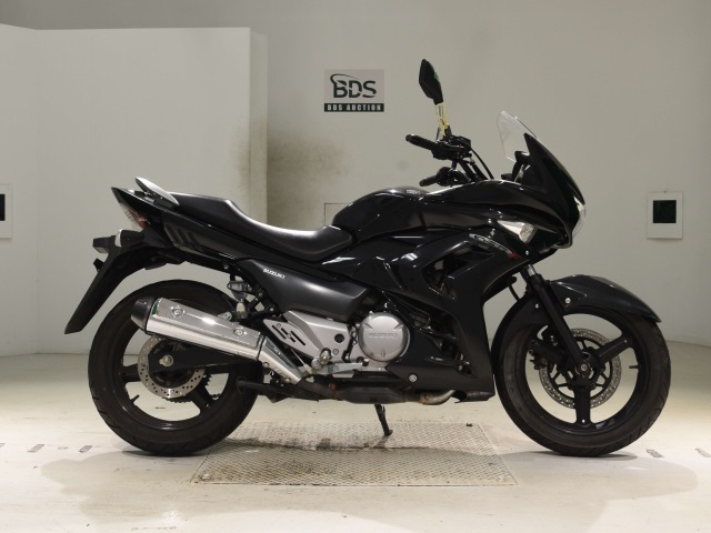 Suzuki GSR250F