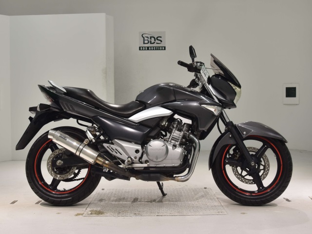 Suzuki GSR250