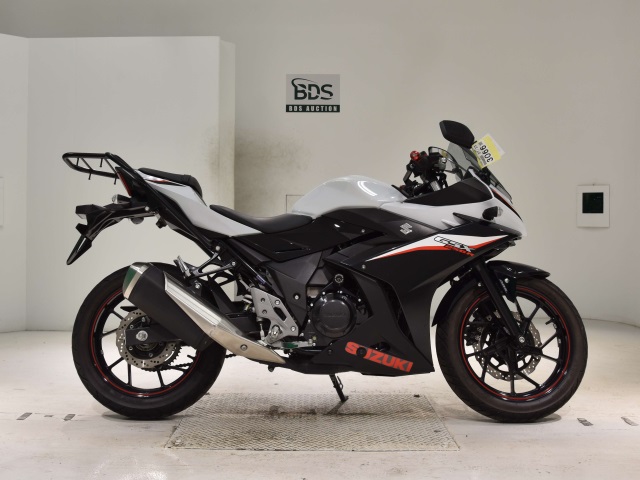 Suzuki GSX250RA