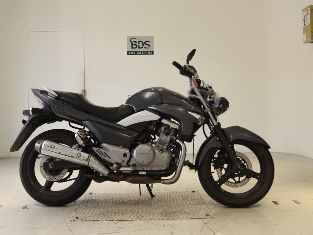 Suzuki GSR250